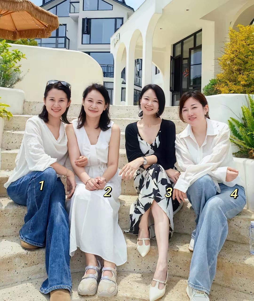 仔细瞧瞧，四位美女里，有一位是千万富婆，你猜她是几号？富婆排名