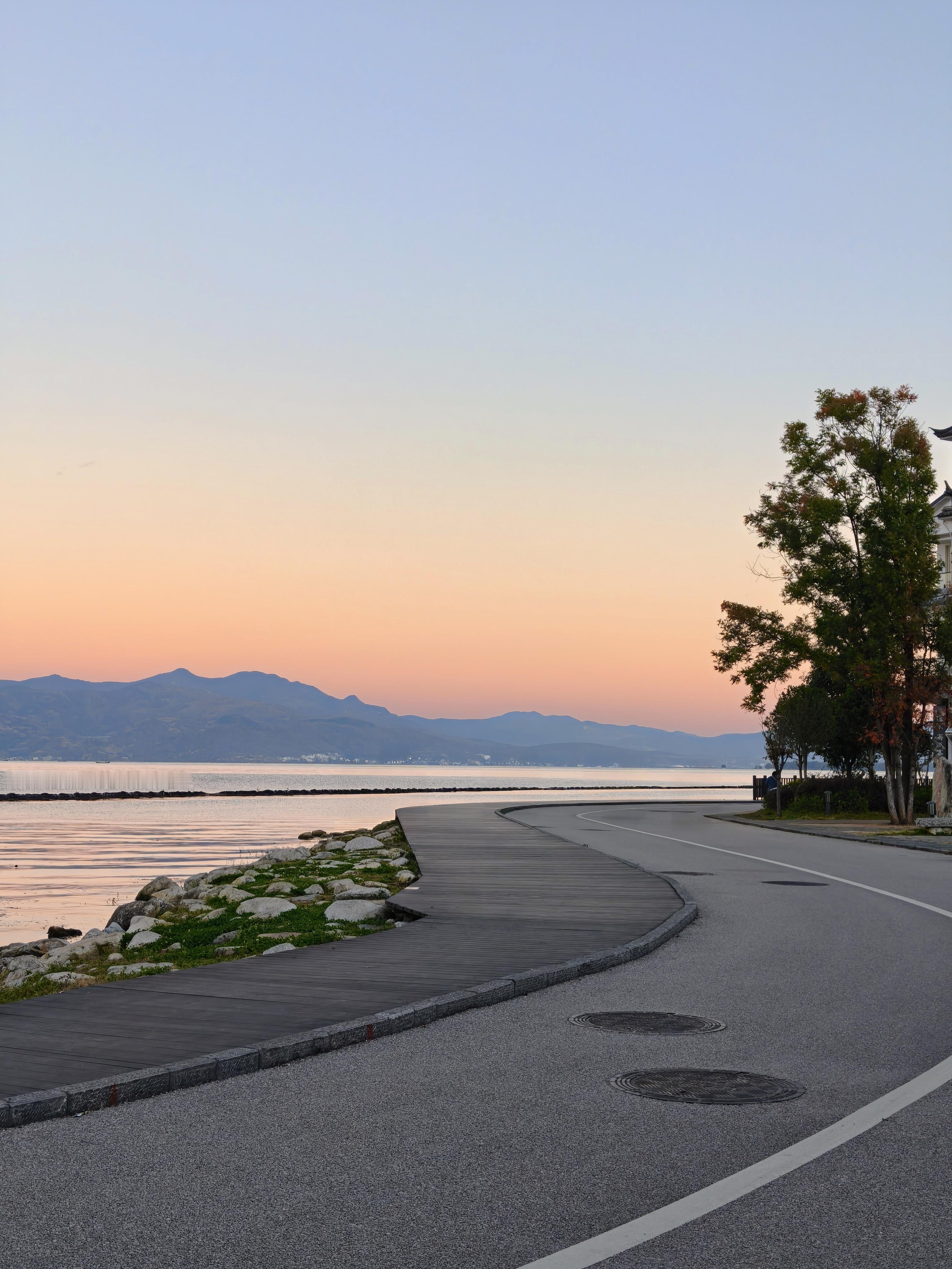 一箱油实现了昆明——大理往返，期间还往返景点和住宿之间，并专门环了洱海一圈，到家