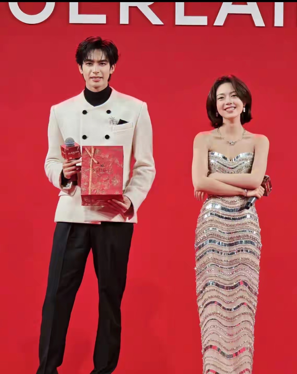 突然觉得赵今麦这人挺奇怪的，在剧里不管是和张凌赫还是宋威龙，怎么拍都拍不出CP感