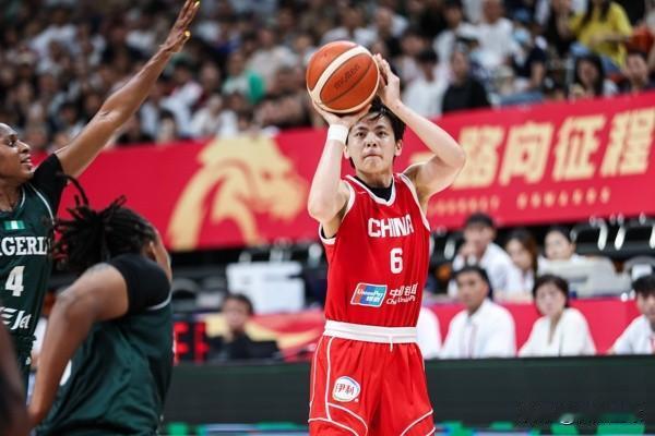 世界杯小组赛首战，中国女篮61-94惨败美国女篮。结果在意料之内，毕竟双方原本就