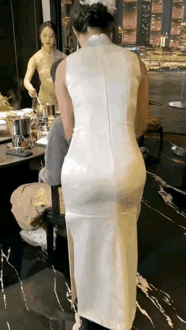 这样服务，吃饭真的自在吗[捂脸哭]