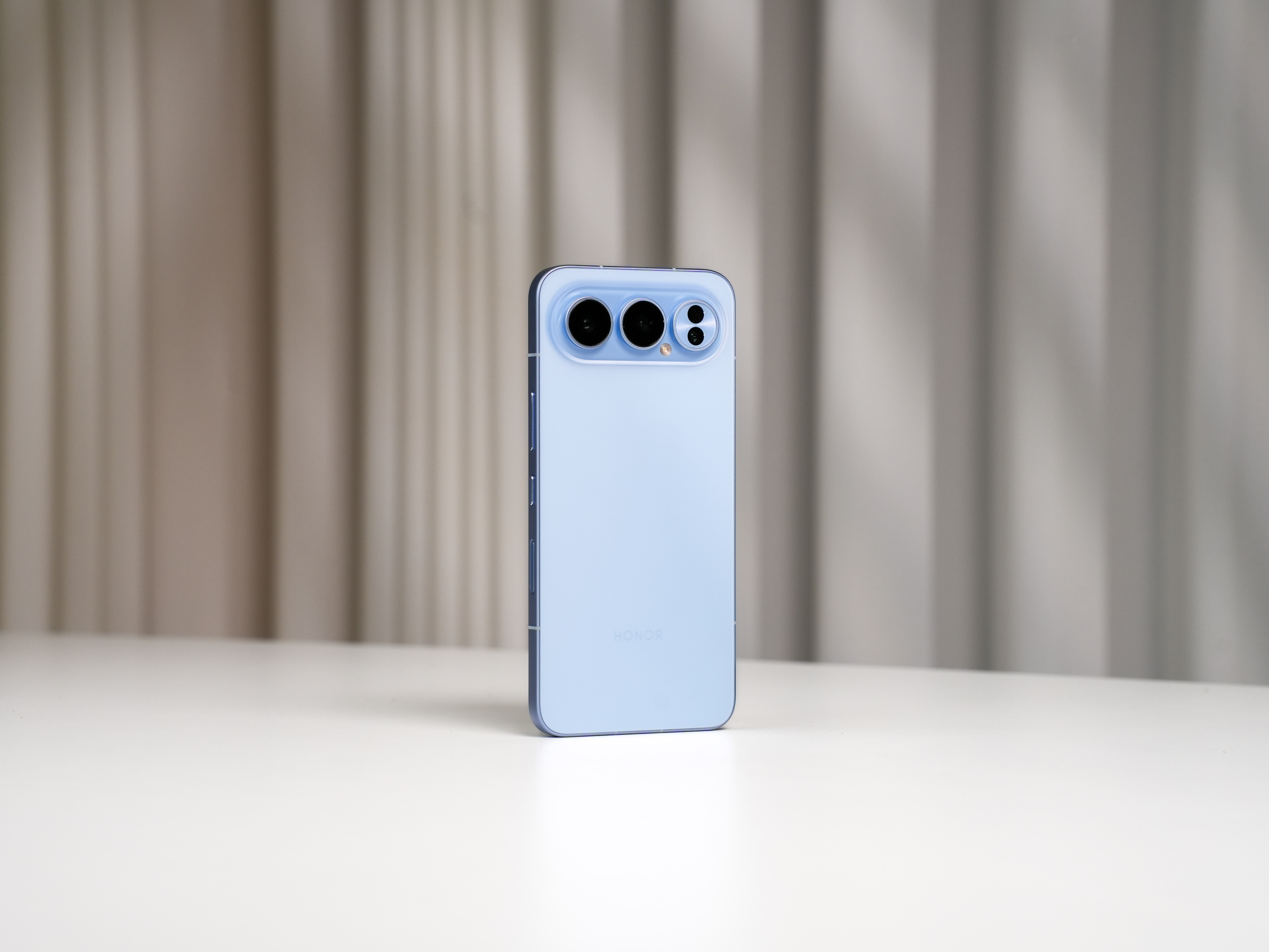 感受一下荣耀500Pro，真机质感很不错，3599价格也可以，蹲一波销量吧