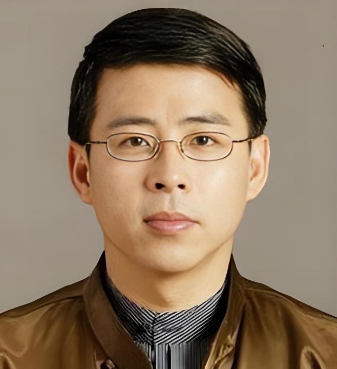 阿丘（邱孟煌），当年靠着极强的讲故事编剧功底，从南宁棉纺织印染总厂工会一步步站到