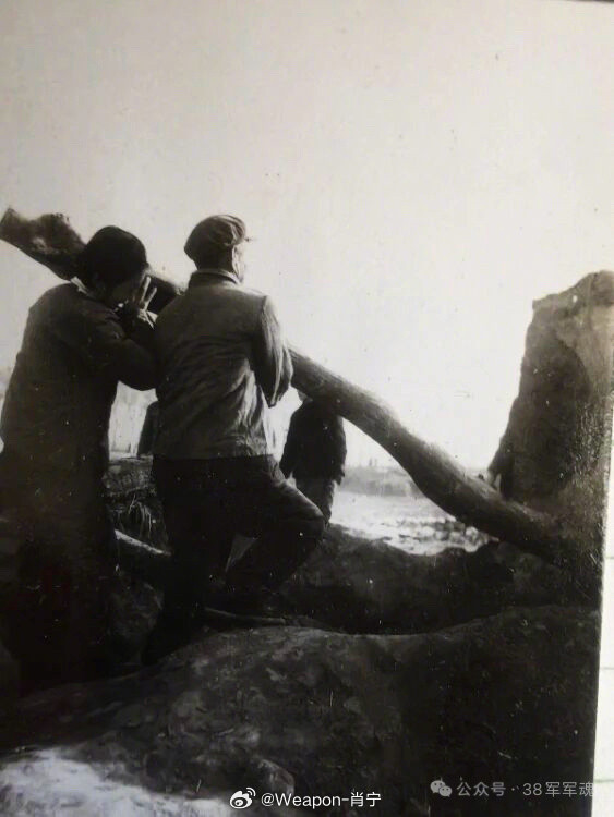 照片中的历史1976年，河北省保定地区还在“文革”，派性严重，武斗频繁，严重影
