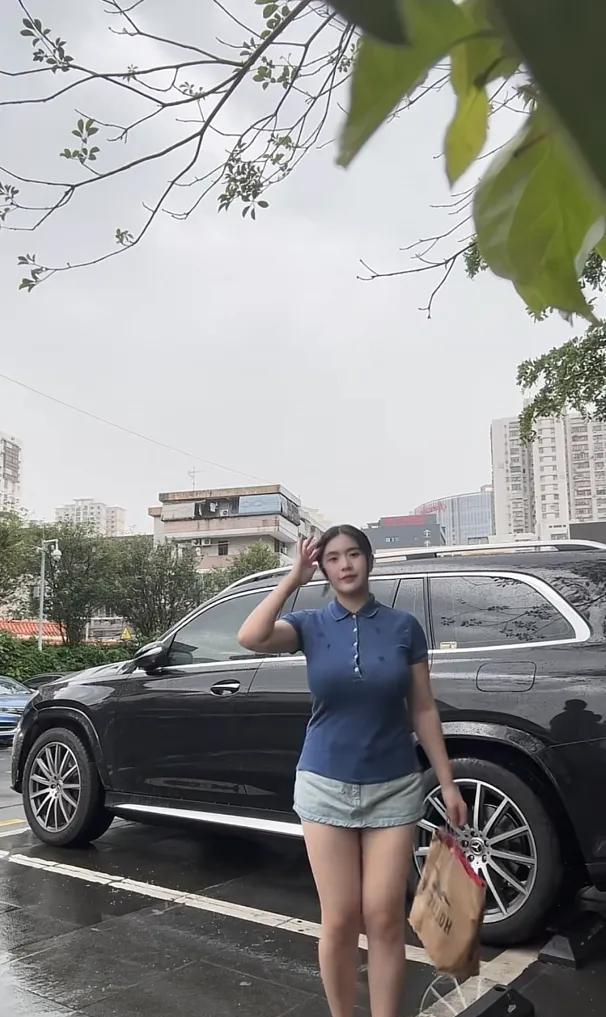女朋友天天开车来接我好没面子，同事都说她太胖了[捂脸哭]我想分手，怎么办？