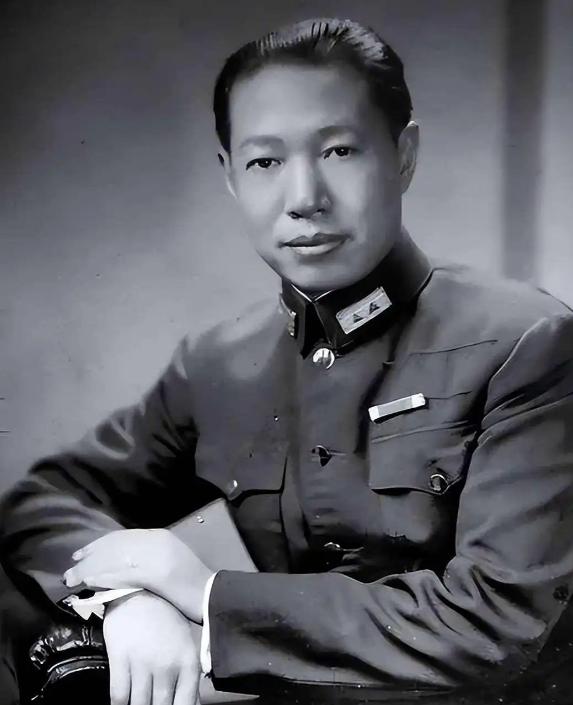 1954年，张群硬着头皮走进蒋介石办公室，低声说："熊式辉在曼谷办厂亏光了，连饭