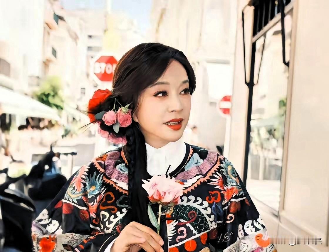 75岁刘晓庆官宣2026工作计划，内娱卷王诞生！9天拍完80集，每天只睡3小时