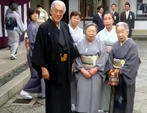 毁一个国家不一定需要战争，中国这一次掐住了日本的国运，绝对不会手软，所有人都知道