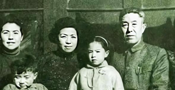 1977年高考前夕，北京一起命案惊动中央，死者是起义将领郑洞国的女儿郑安玉，有人