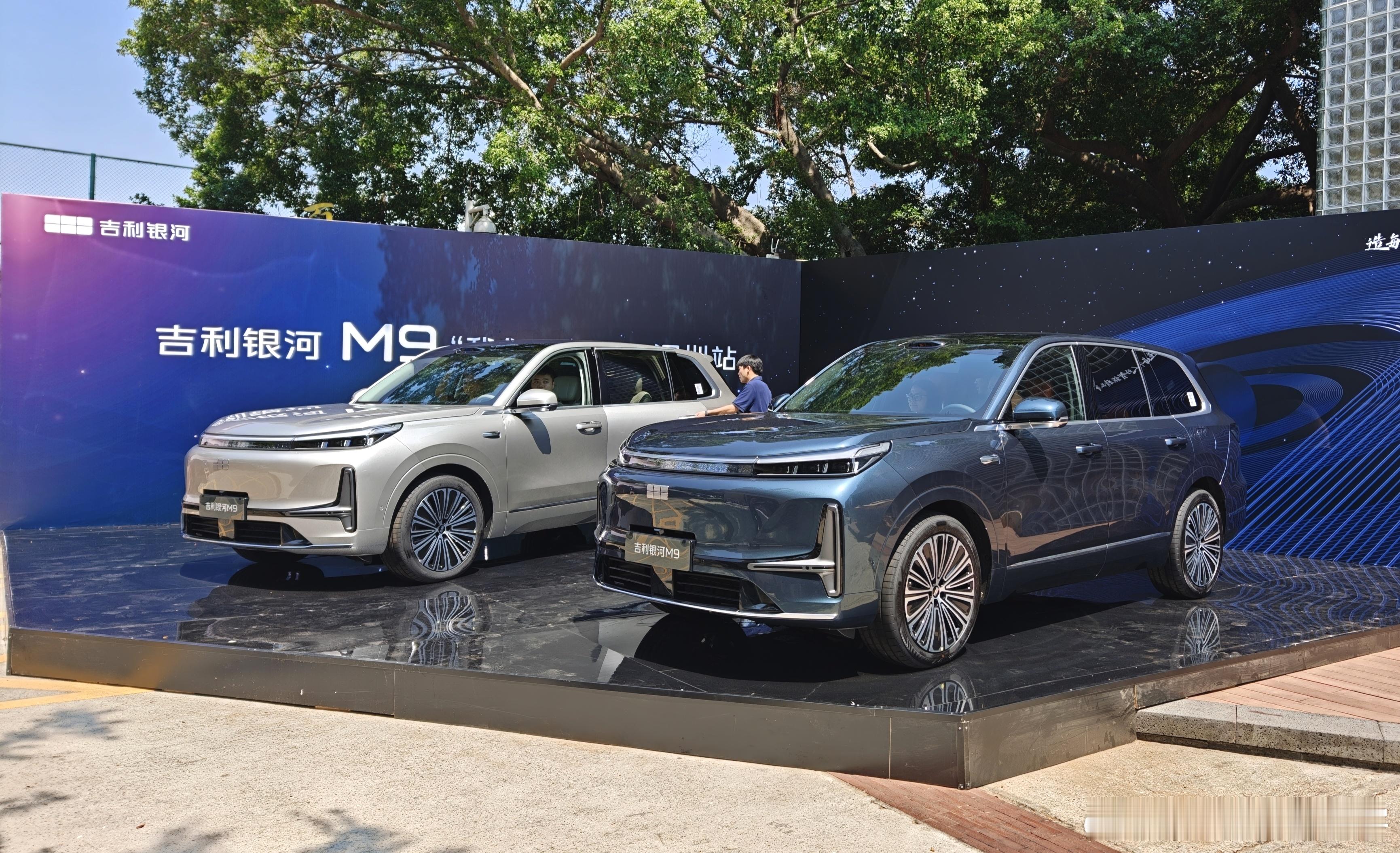 下午近距离体验了吉利银河M9，简单聊聊这款“家用大六座旗舰SUV”。首先外观