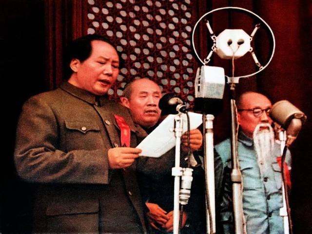 1976年9月9日，毛主席在北京逝世。随后，美国著名《华盛顿邮报》发表哀悼文章，