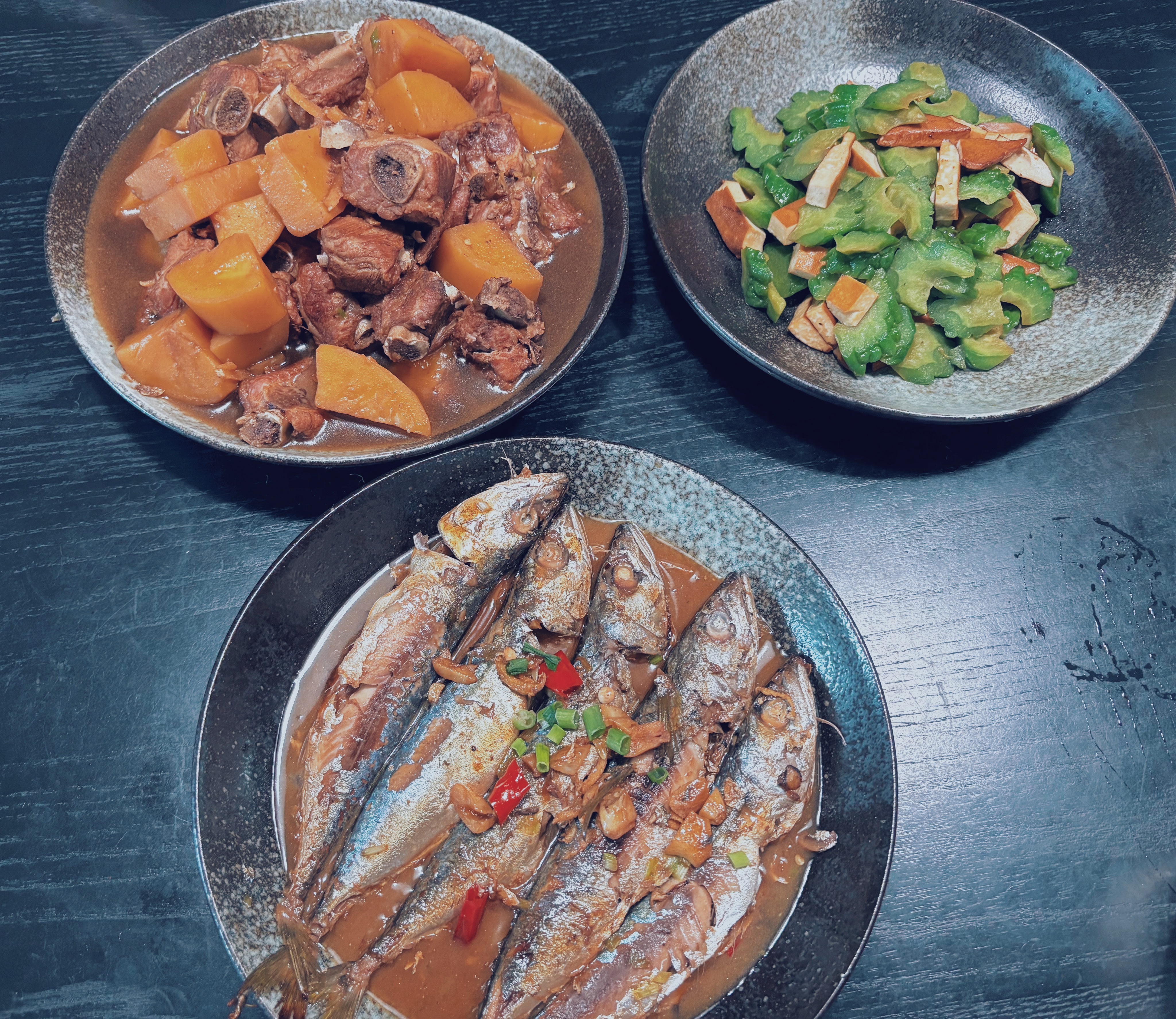 周六。老腰还没好。娃说去山姆逛逛吧，有张50元的优惠券。驾车前往，东挑西条，一结账1900…领导甚是