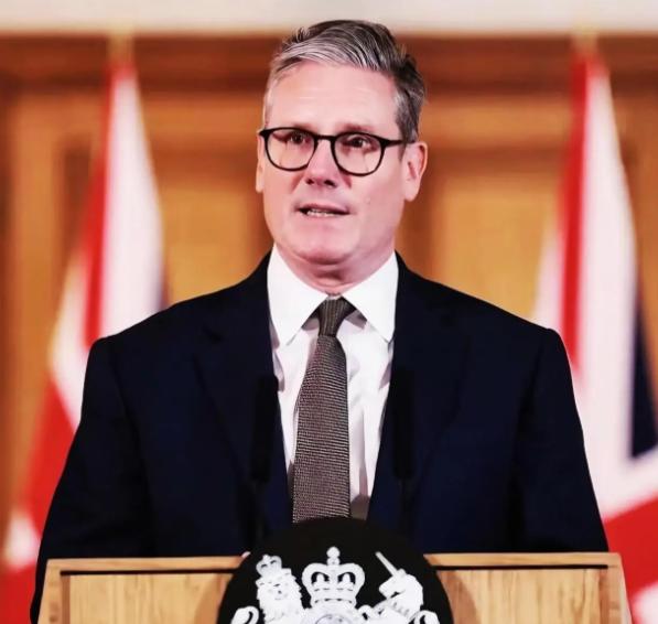 什么叫“合法明抢”？英国直接给全世界上了一堂现场教学课。5月11日，英国首相