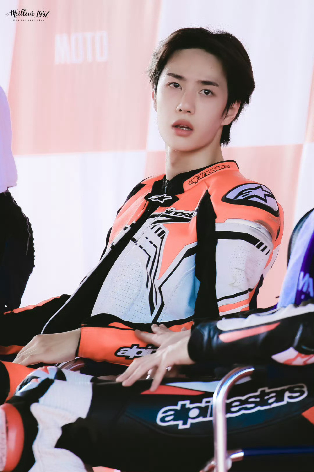 又白又嫩又酷的85号赛车手王一博​​​