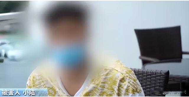 浙江，一男子开网店遇到一位女孩，二人确定网恋关系。之后女孩迟迟不露面，反而要求男