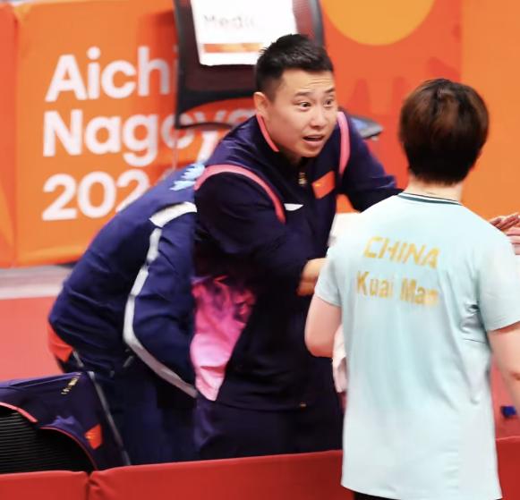 笑死我了！林诗栋/蒯曼3:1拿下桑关辛/帕拉南的时候，大家注意于子洋的炸裂表情了