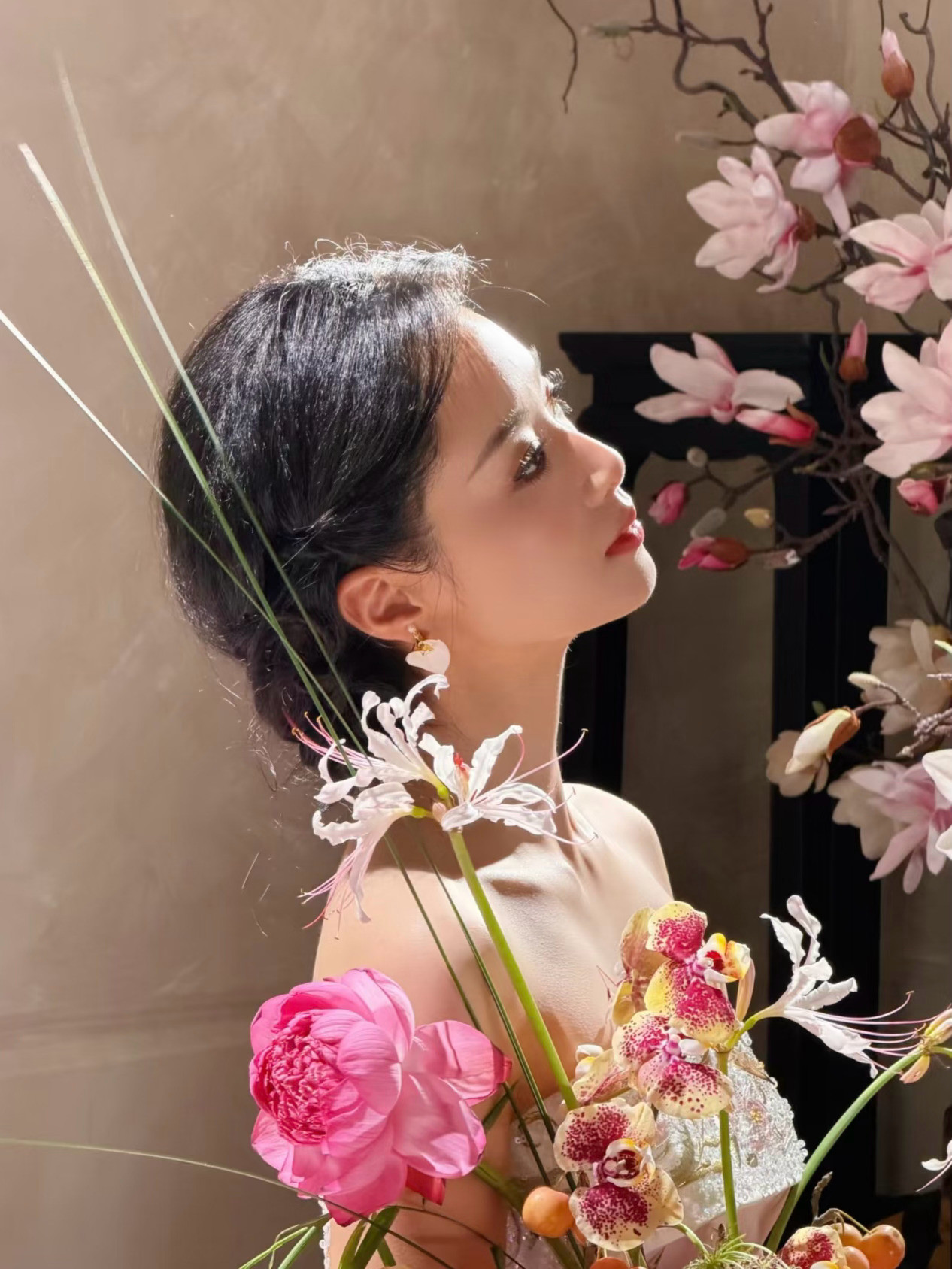 王小亿粉瓷美人王小亿哪里来的古风女子人间粉瓷美人王小亿上线！温润柔和的气质配上古