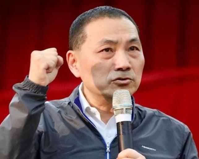 侯友宜太奸诈！此人干不了大事！侯友宜办公室里的灯总是亮到深夜保安