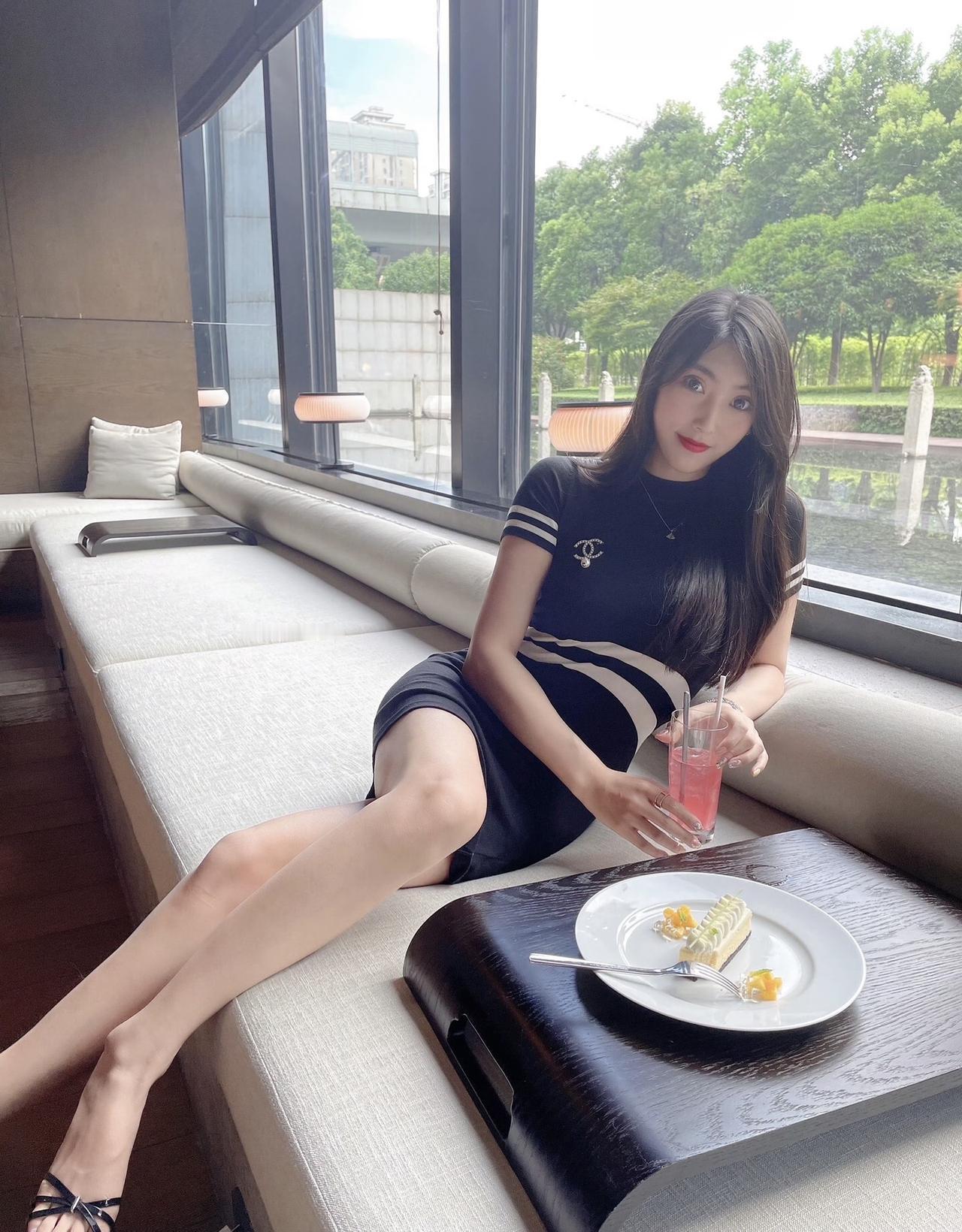 风会记得每一朵花的香，你还记得我吗？上热门穿搭美女御姐