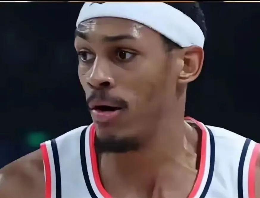 辽宁不可能签约贝兹利吧？他跟莫兰德都是蓝领，辽宁不警惕宏远上赛季的尴尬吧？现