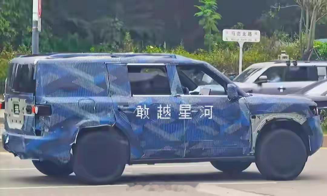 大方盒子-方程豹钛7要来了！外形硬朗、配承载式车身，喜欢吗？别的不说，可玩性一定