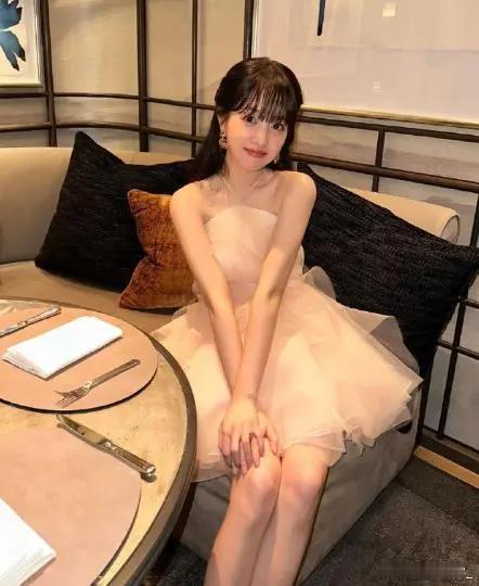 朴宝英出席《WKOREA》乳腺癌公益活动“LoveYourW”时，因朴宝英