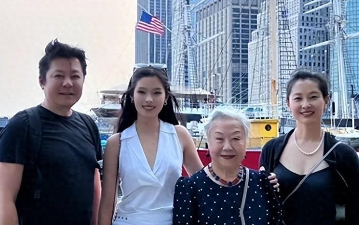 59岁演员炫耀美国生活：祖孙3代奢华享乐，直言我努力我尽情享受！ 只要人家的