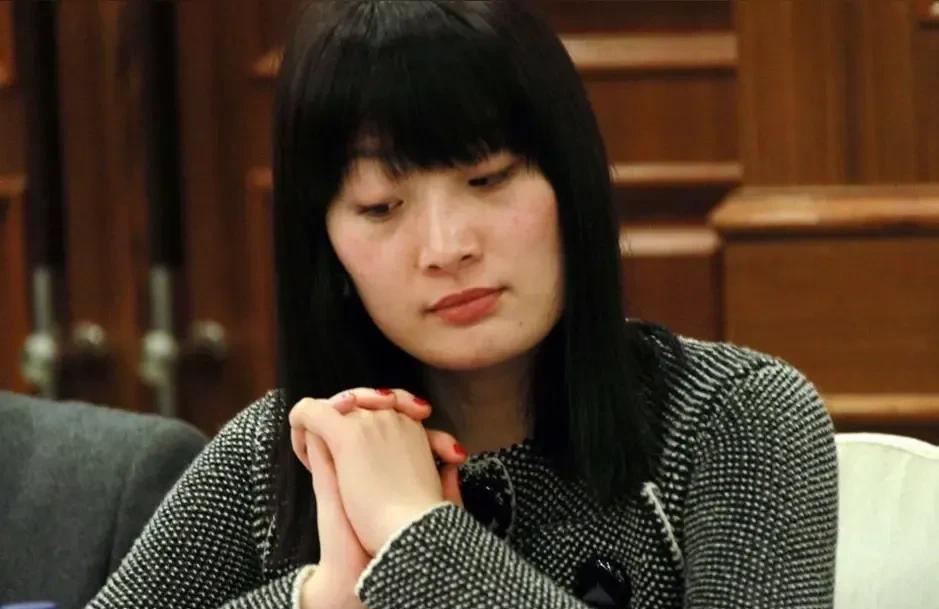 未经他人苦，莫劝他人善！随着宗馥莉香港一审败诉，网上有人说，宗大小姐，小肚鸡肠