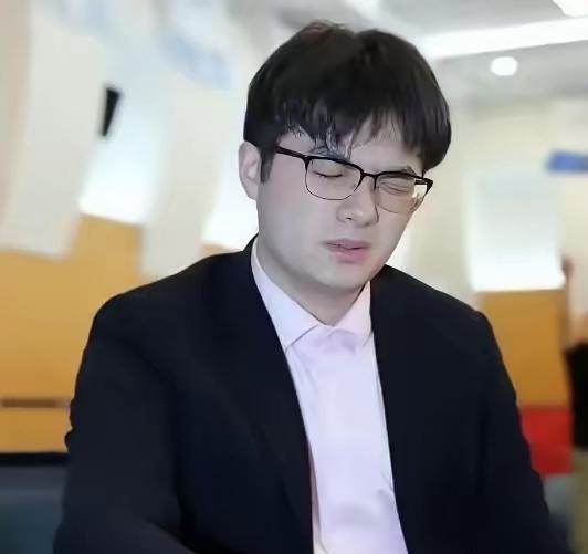 烂柯杯杯今日16强开打。备受瞩目的一局棋是廖元赫挑战申真谞，我看廖元赫有点悬呐