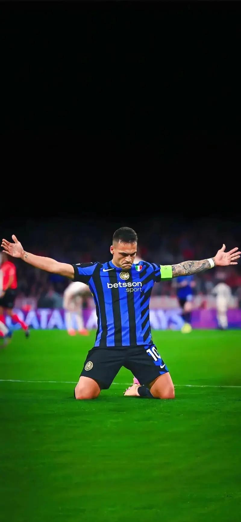 上个赛季国米遇强队不胜多，而现在对阵强队那不勒斯则是遇强则强，让两球的情况下由队