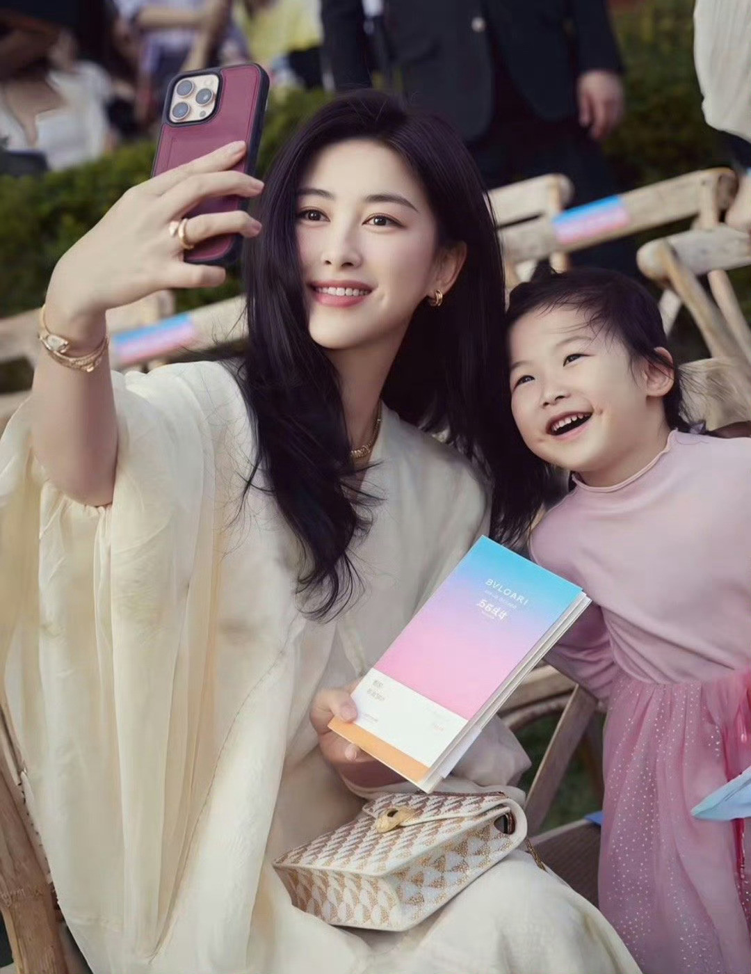 朱珠女儿王珠宝近照，小公主好可爱啊，一家三口真幸福🤩🤩​​​