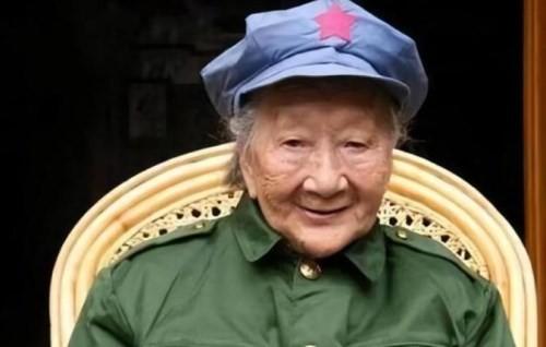 🌞1950年，我军在甘肃逮捕一女匪首，竟是失散14年的红军排长。当战