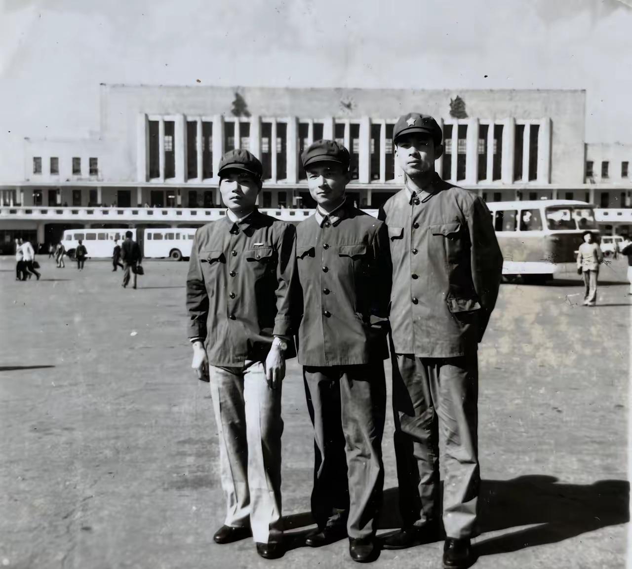 你绝对不会相信，我当了两年120迫击炮排长，竟然没有见过我们排的迫击炮是什么样子