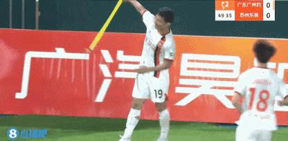 庆祝早了！在今晚中甲联赛苏州东吴客场迎战广州影豹的比赛中，原广州队球员吴俊杰故地