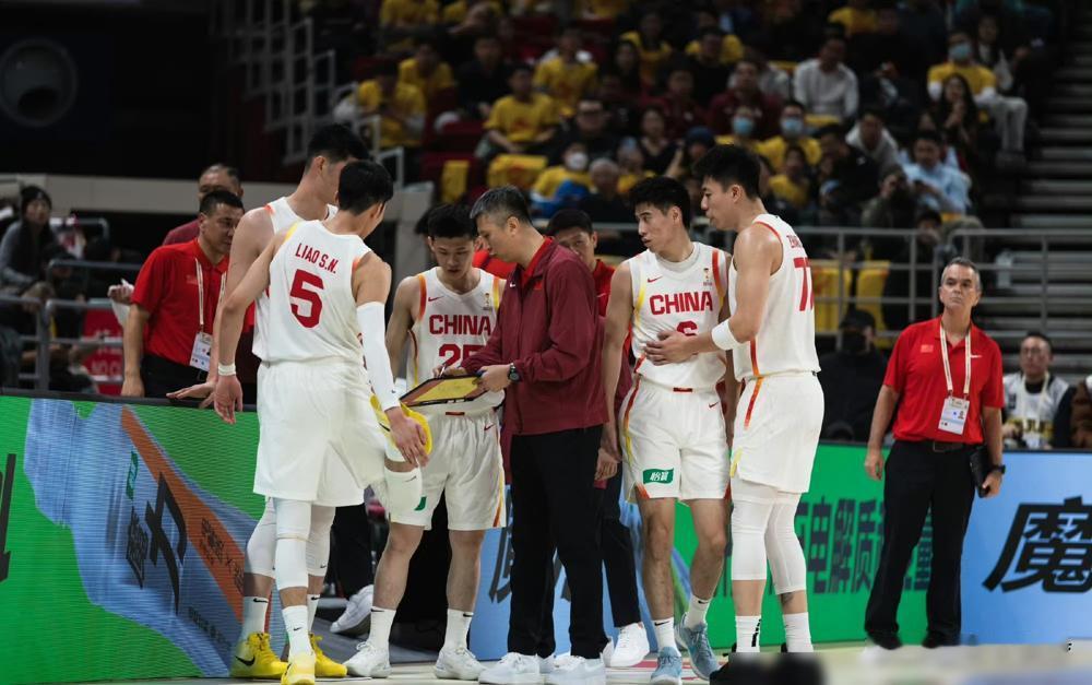 中国男篮下场要想战胜韩国男篮要做以下3点调整！1、胡金秋替换周琦打首发。