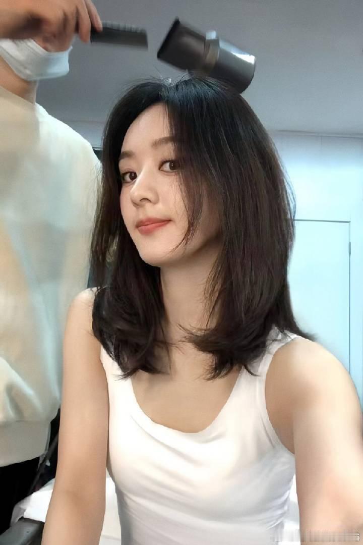 赵丽颖超like增长数女星第一☝️，颖火虫真的好能打！​​​