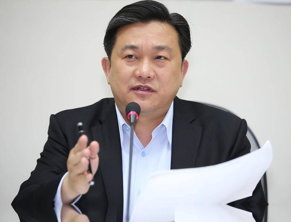 “台独”顽固分子王定宇，究竟是不是卧底？9月17日，身为民进党立委的他在脸书发文