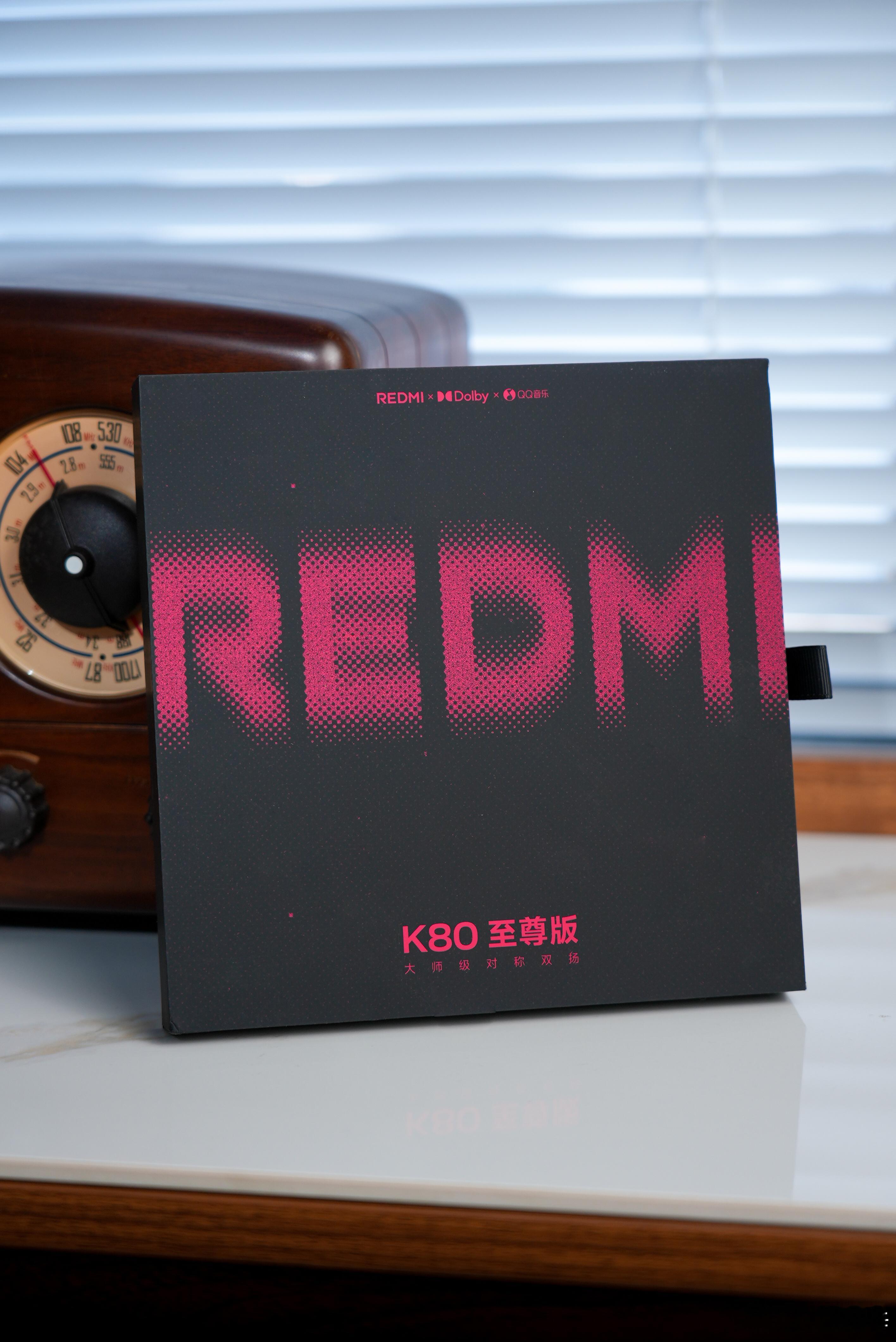 REDMIK80至尊版「煲机金曲唱片」拿手机碰一碰这三张「煲机金曲唱片」，就