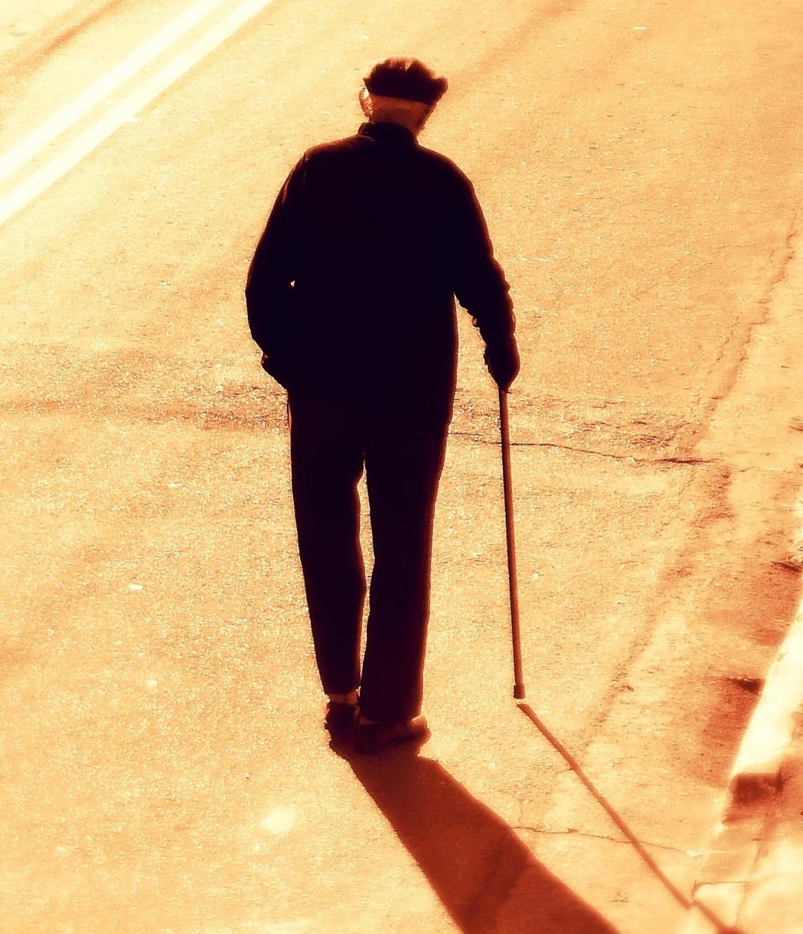 看完这个事儿，太难受了！儿子对着癌症晚期的父亲撒谎，说没治疗方案，其实哪是没方案