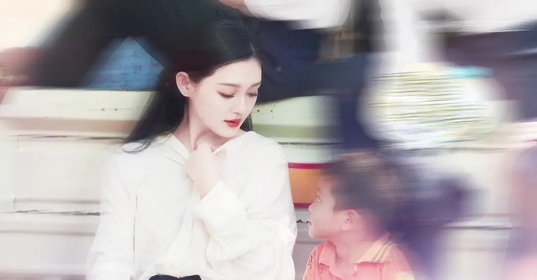 【小隆去墓园看大S了】大S离开我们快一年了不知不觉，大S离开我们已经快有一年的