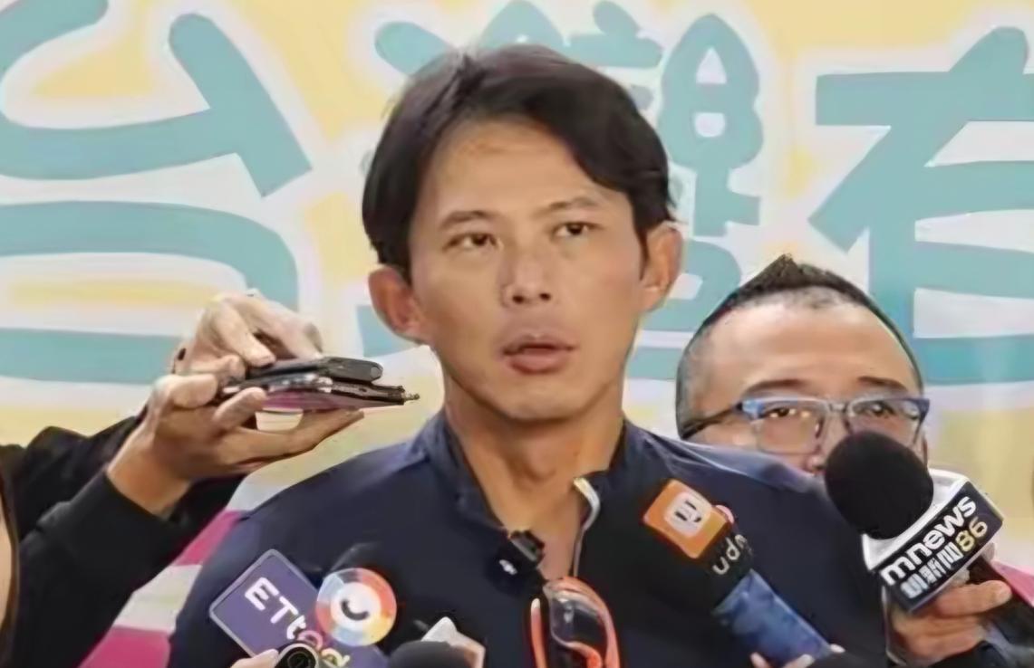 黄国昌一趟日本之行，倒逼得民众党发言人李友宜，和创党党员朱蕙蓉在11月30日宣布