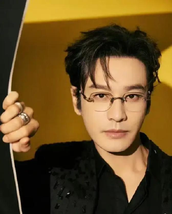 黄晓明在2026年全年没接一部戏。不是没人找他，是他自己停了一年工。对于一个曾靠