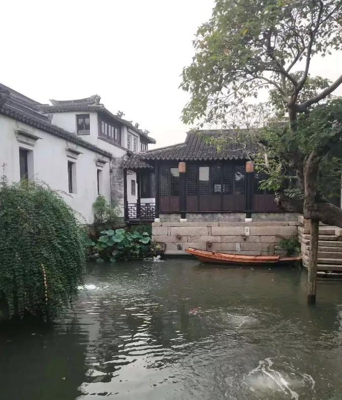 1938年，在滕县保卫战中，王铭章看着距离自己一千多米的龟尾寿三，问旁边的副官“