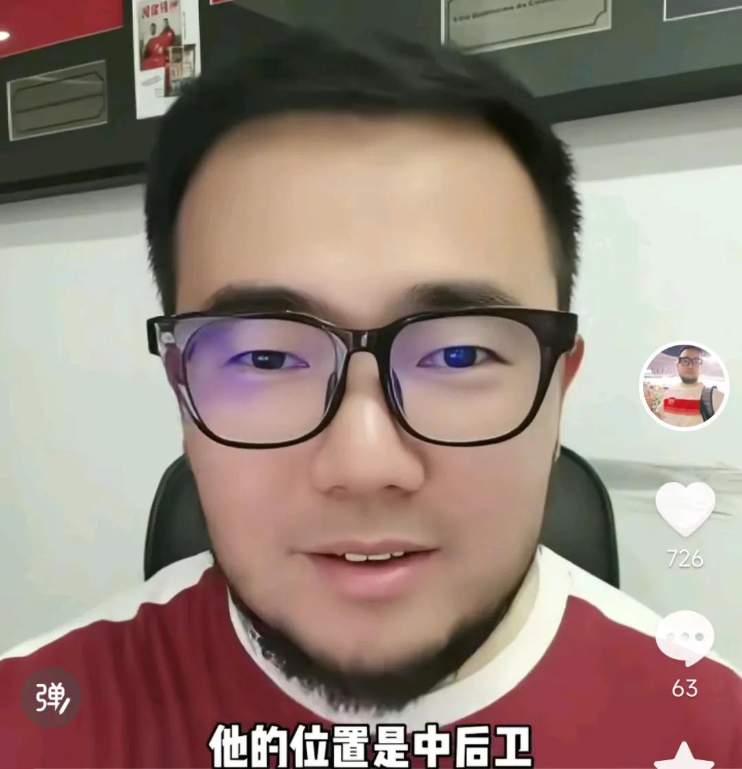 媒体人潘伟力爆了一个料。他表示，其实前几年拜合拉木是踢中后卫这个位置的。但是国