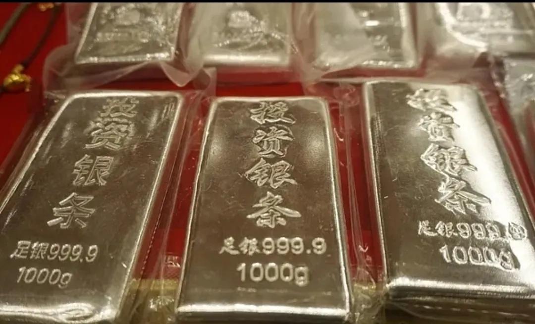 1000克银条敢卖30000多，别被这种智商税给骗了。近期比国际金价飙涨更离谱的