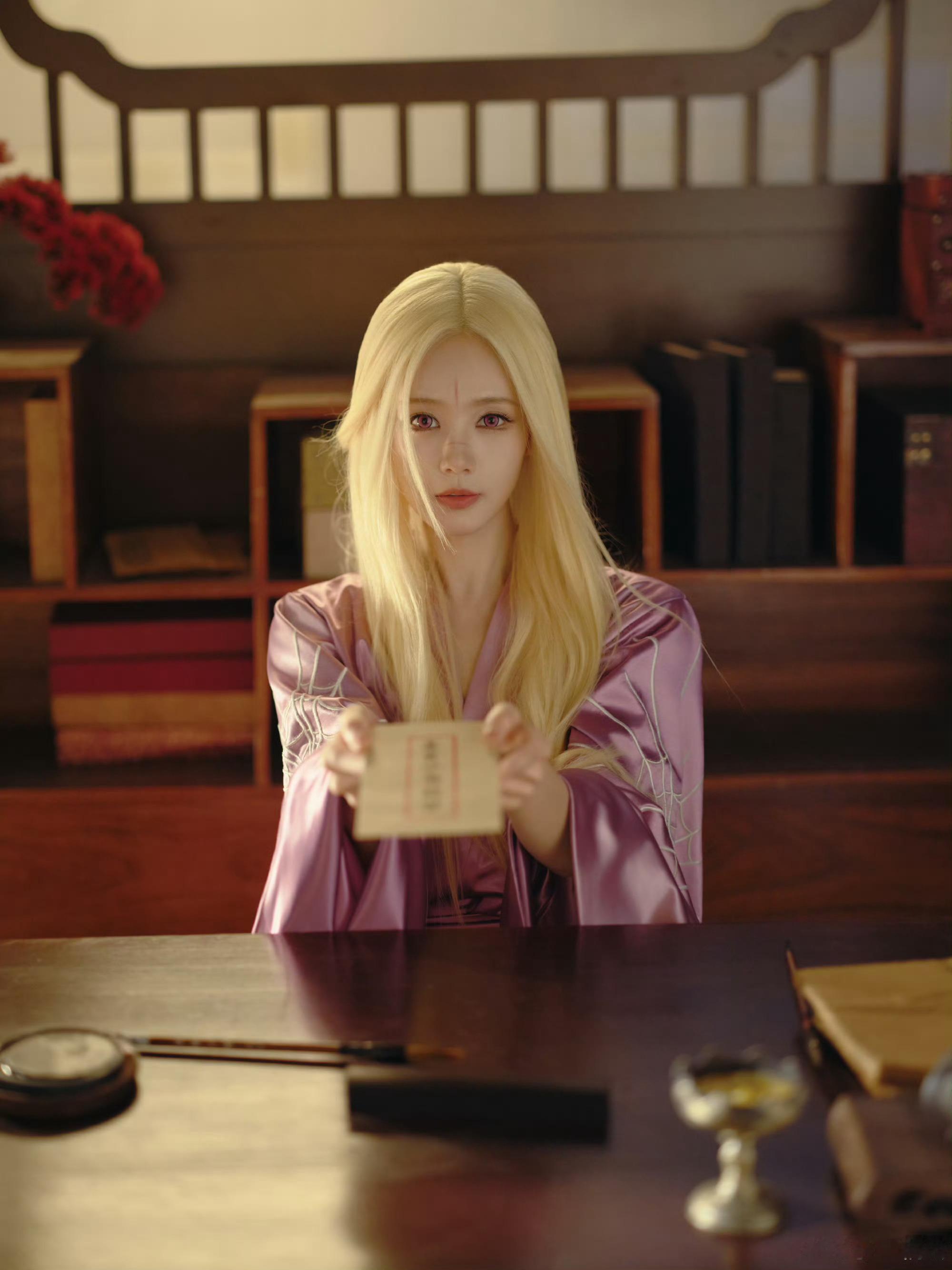 金发李一桐起猛了，怎么看到漫画人物走进现实了好真诚好用心的啊，专门还原