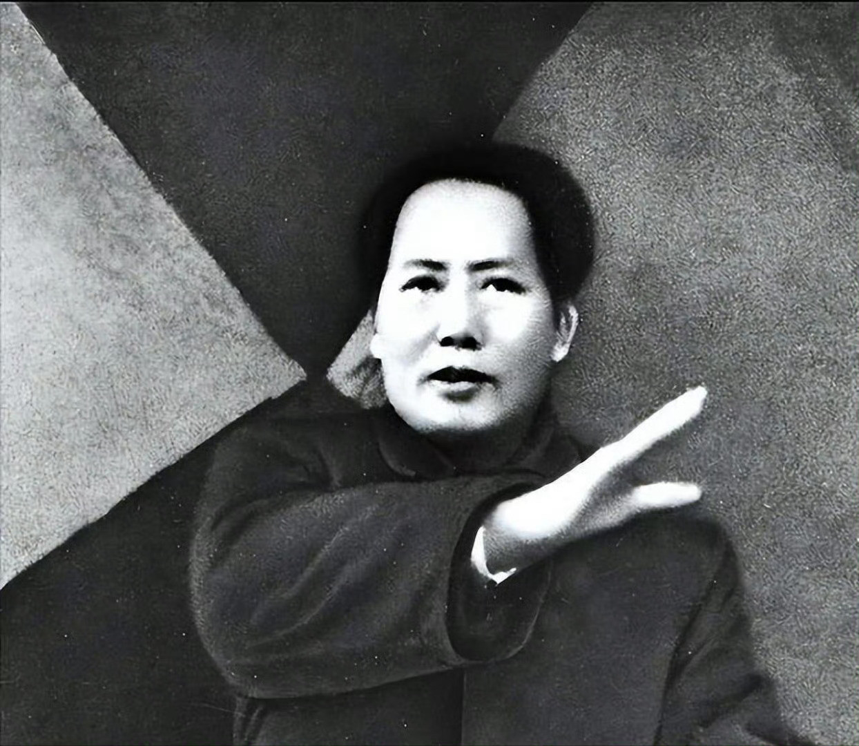 在毛爷爷眼里帝国主义都是纸老虎，都怕打，不打则已，打就把你打安逸了，打到你连泛再