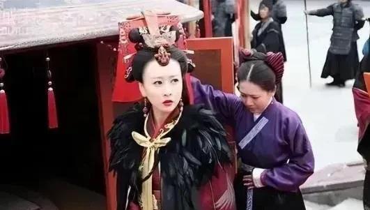 公元前526年，秦国公主孟赢，满怀憧憬地嫁给楚国的太子建，然而洞房花烛夜时，掀开