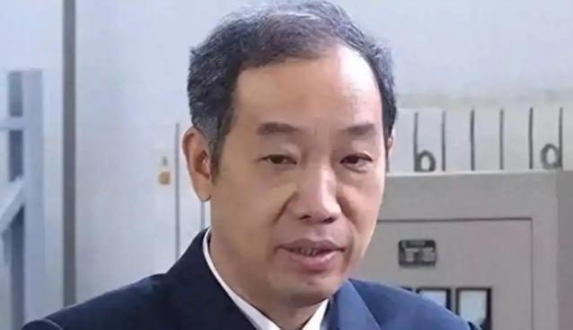 马伟明院士曾提出在青藏高原上，建一根2公里长的电磁发射轨道，经专家论证：造价太高