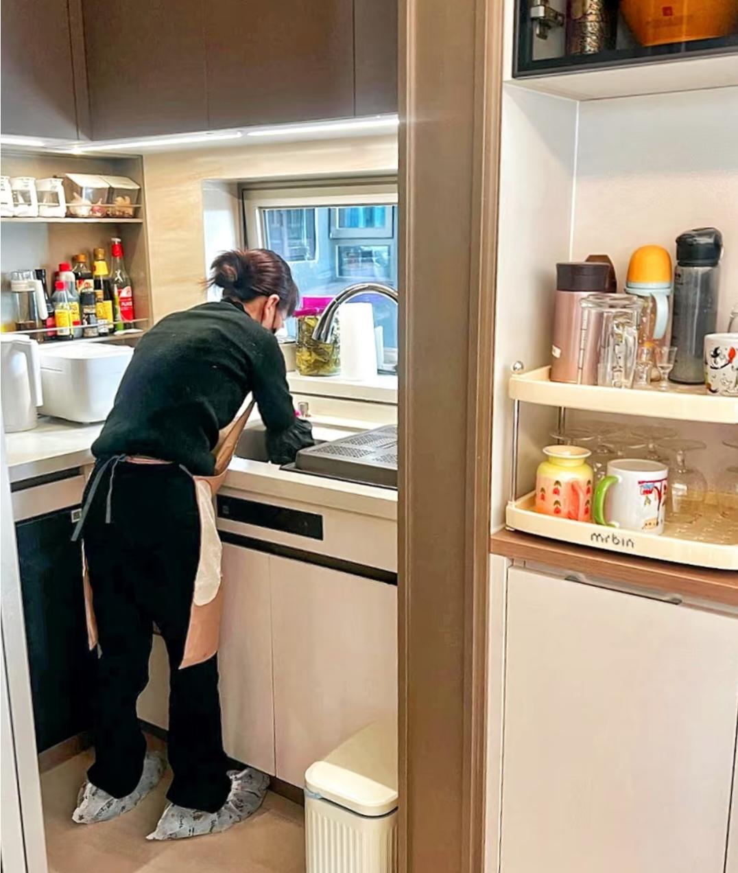 吐槽一下我奶家保姆我奶已经心疼3个月了，今天又在群里吐槽奶奶家的保姆，来了3